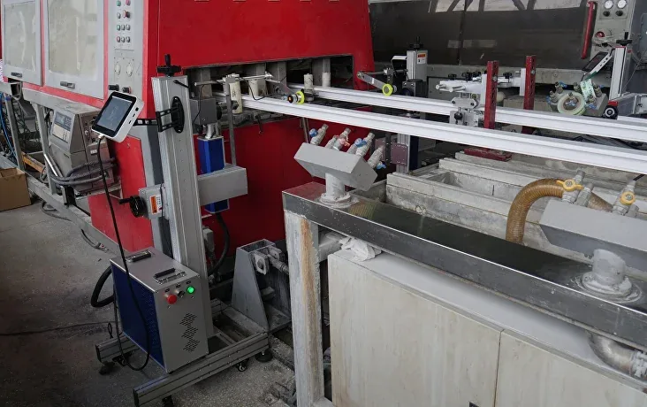 Laser unit and camera above the window profile line
